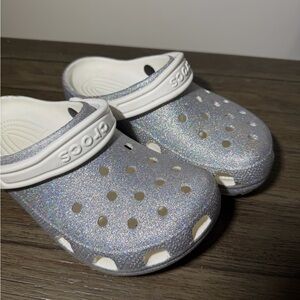 CROCS Kids Size 4 Sparkly Clogs - Silver